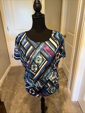 Geometric Print Short Sleeve Top in Blue and Purple
